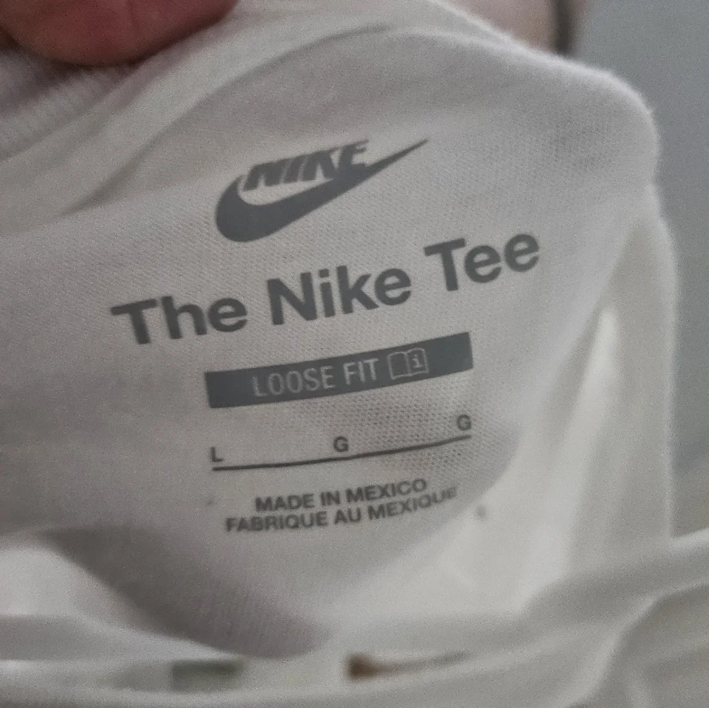 Nike White Graphic Junior T-Shirt Loose Fit Size Large.